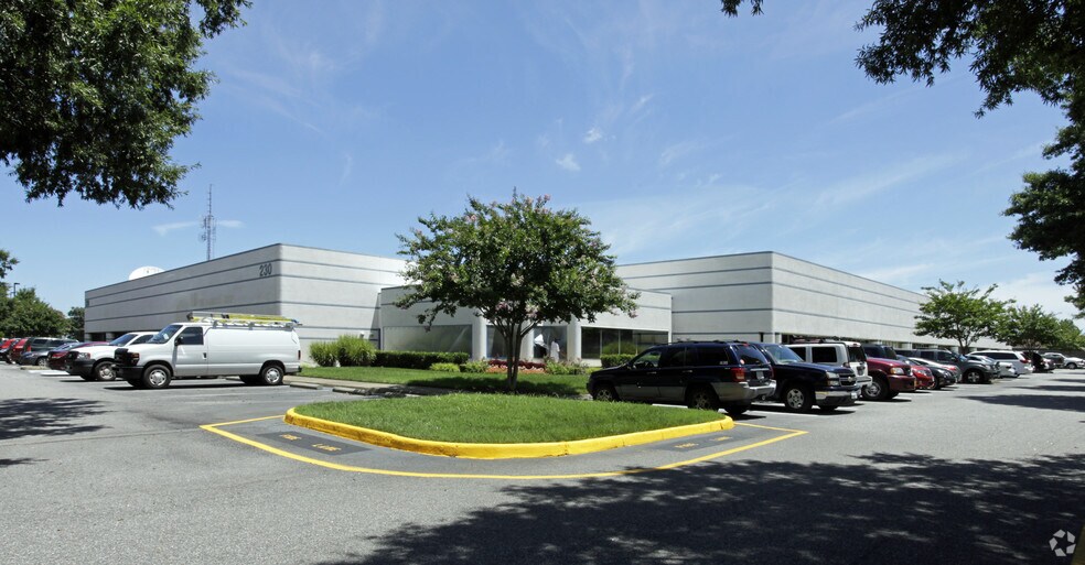 230 Clearfield Ave, Virginia Beach, VA à louer - Photo du bâtiment - Image 2 de 13