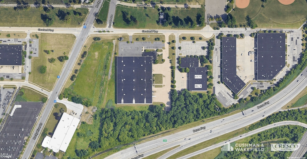 18105 Cleveland Pkwy Dr, Cleveland, OH à louer - Photo du bâtiment - Image 2 de 8