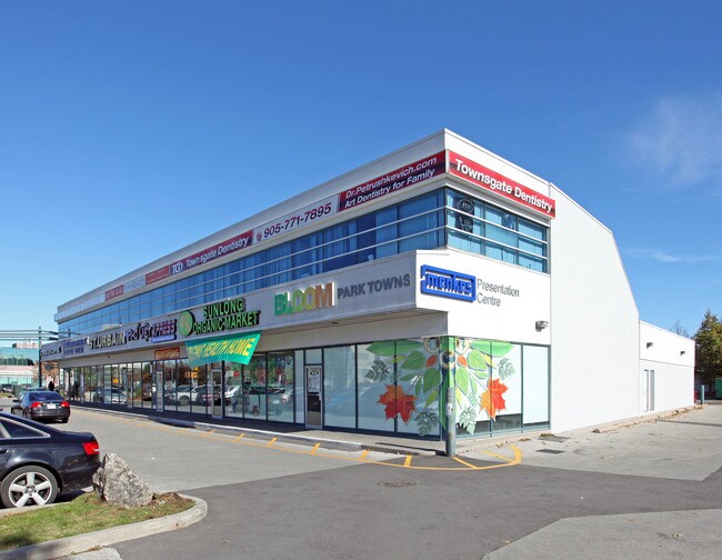 Plus de détails pour 7077 Bathurst St, Vaughan, ON - Bureau, Commerce de détail à louer