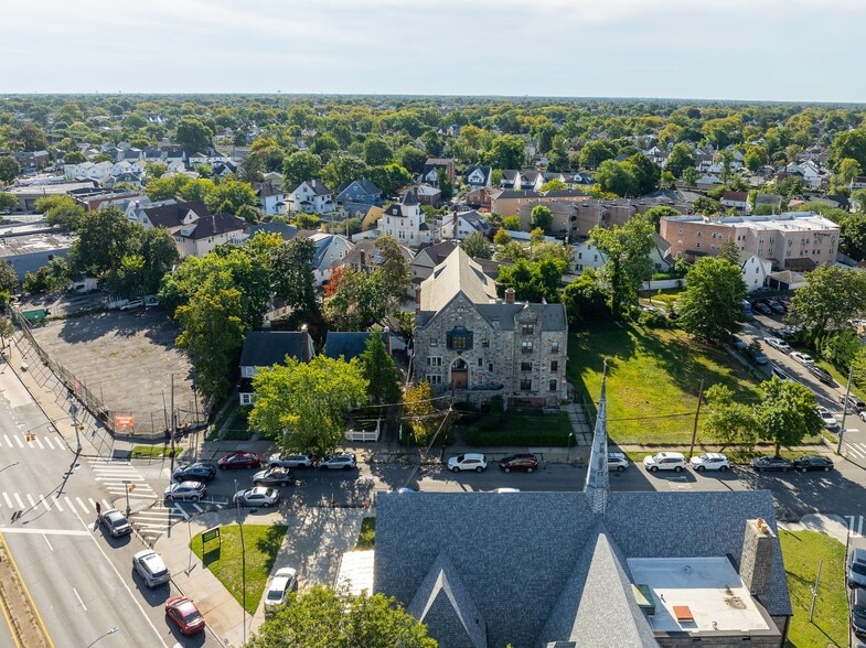 196-04-196-26 Woodhull Ave, Hollis, NY à vendre - Photo du bâtiment - Image 2 de 4