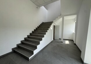 Flex dans Taverny à louer Photo du bâtiment- Image 2 de 15