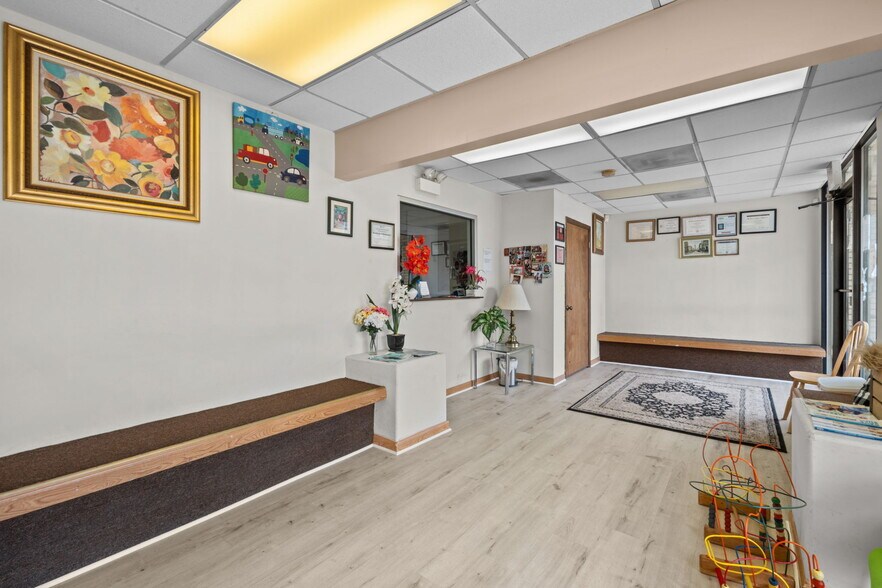 7107 W Belmont Ave, Chicago, IL à louer - Photo du bâtiment - Image 3 de 30