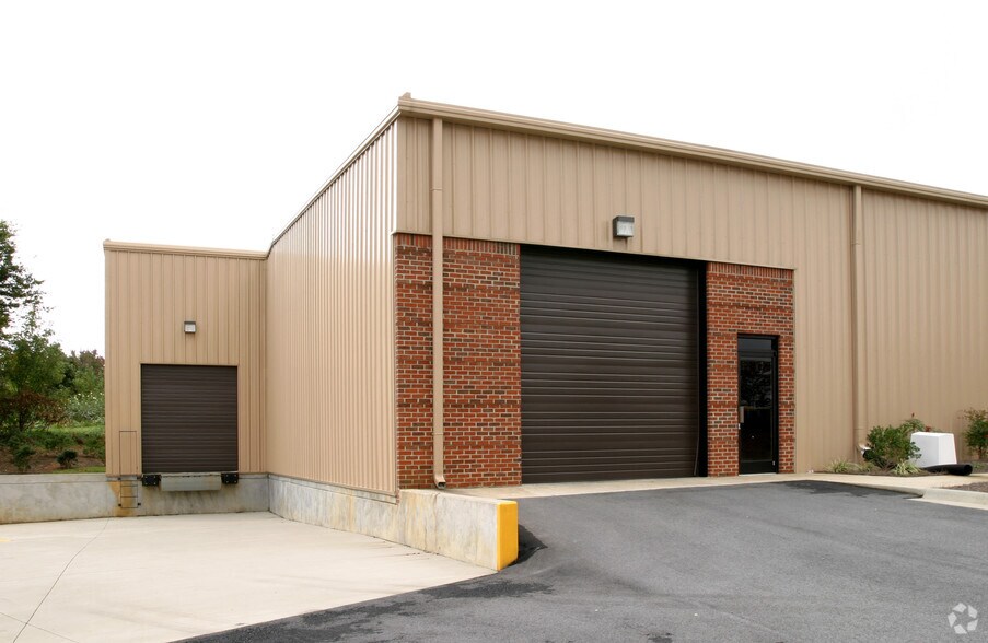 518 Teague St, Greensboro, NC for lease - Building Photo - Image 2 of 4