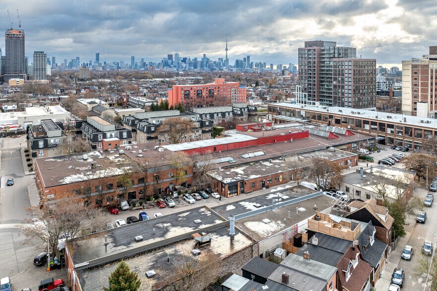 221-227 Sterling Rd, Toronto, ON à louer - Aérien - Image 2 de 2
