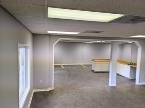 832 Seven Bridge Rd, East Stroudsburg, PA for lease Interior Photo- Image 2 of 17