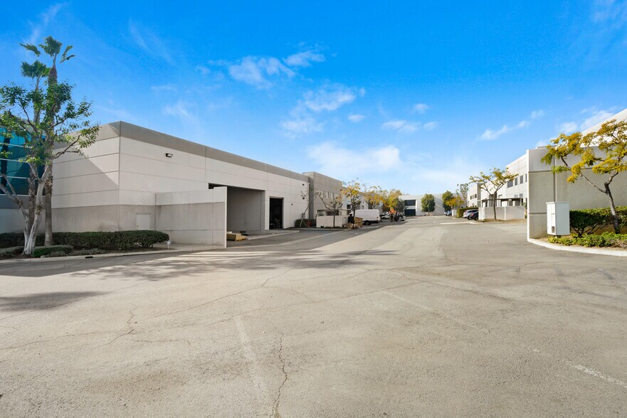 1550 Milliken Ave, Ontario, CA à vendre - Photo du bâtiment - Image 2 de 33