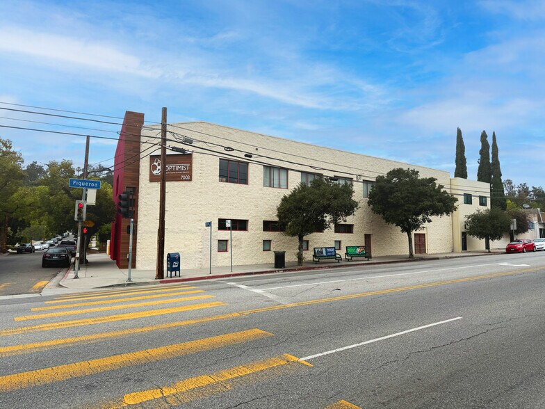 7003 N Figueroa St, Los Angeles, CA à louer - Photo du bâtiment - Image 1 de 9