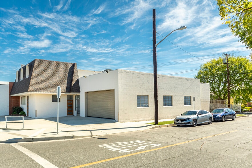 3220 W Burbank Blvd, Burbank, CA for lease - Building Photo - Image 3 of 17