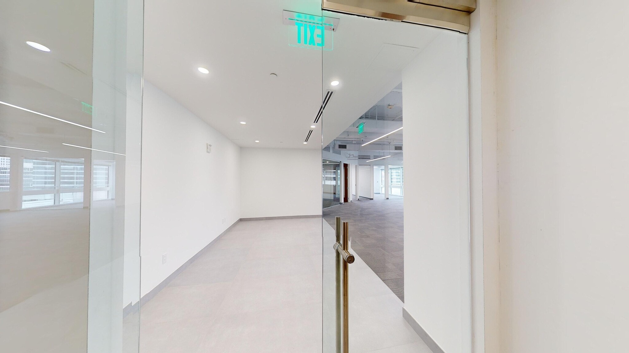 100 NE 3rd Ave, Fort Lauderdale, FL à louer Photo du bâtiment- Image 1 de 45