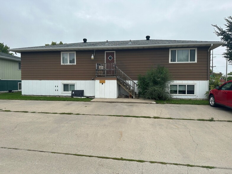 3002-3006 7 1/2 Ave N, Fargo, ND for sale - Building Photo - Image 2 of 6