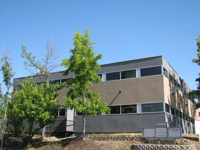 5525 Dewey Dr, Fair Oaks, CA à louer - Photo du bâtiment - Image 1 de 1