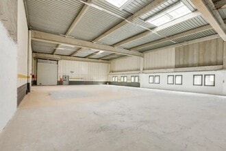 33 Avenue Du Docteur Georges Lévy, Vénissieux for lease Interior Photo- Image 2 of 3