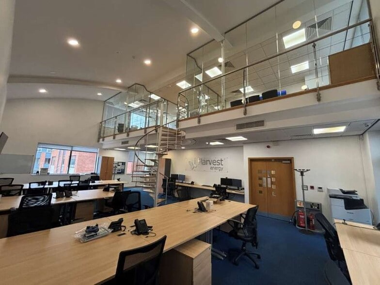 Brooklands Rd, Weybridge à vendre - Photo du bâtiment - Image 3 de 3