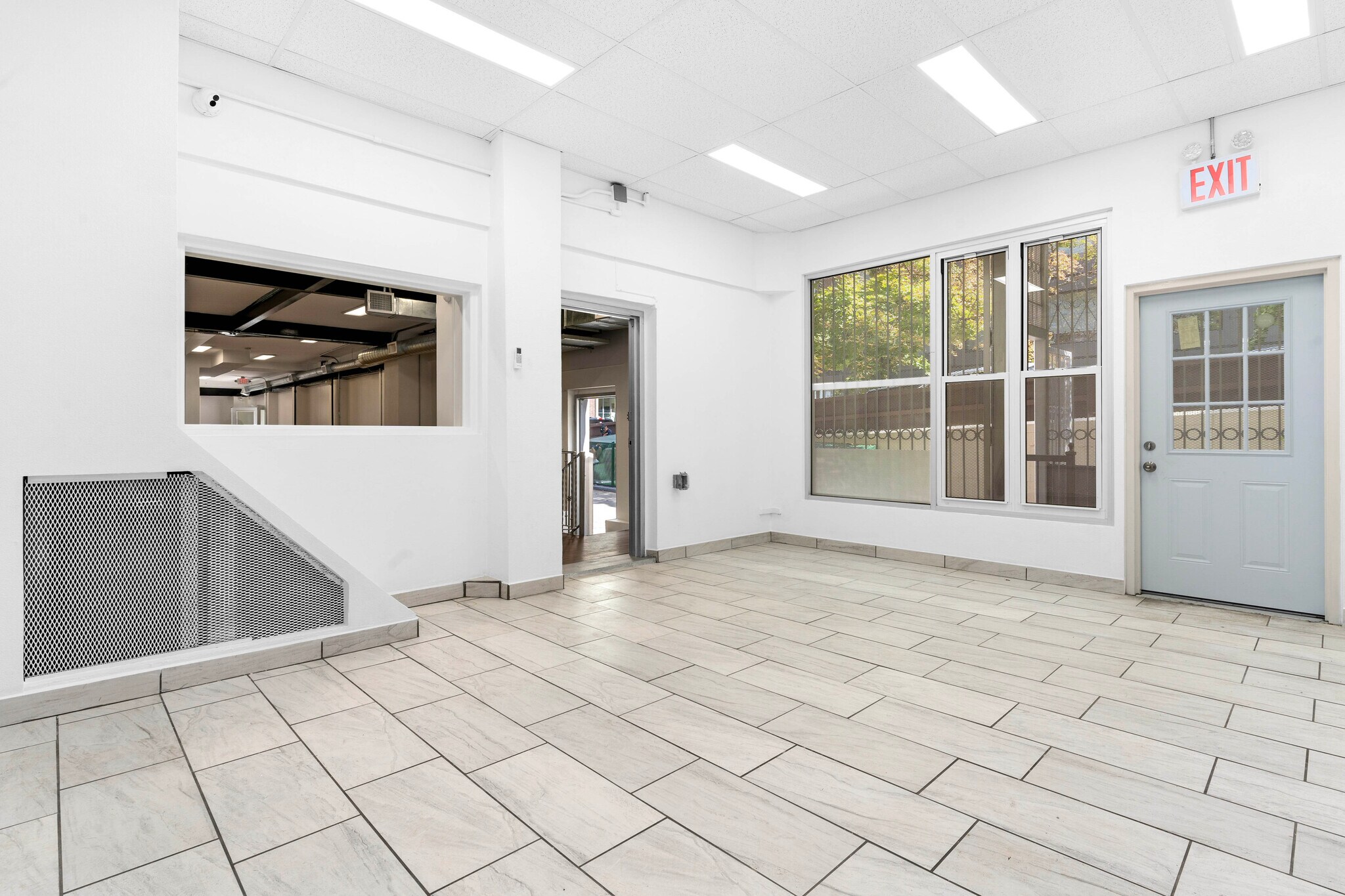 318 E 62nd St, New York, NY for lease Interior Photo- Image 1 of 6