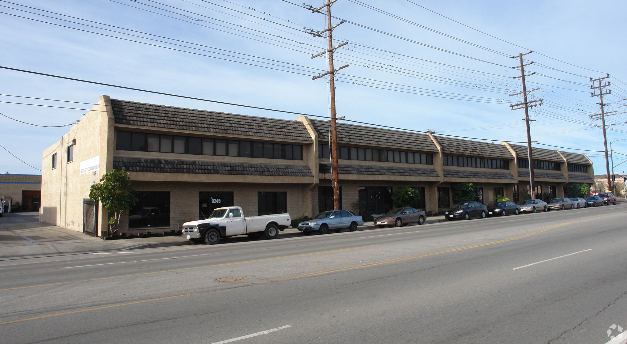 9245 Glenoaks Blvd, Sun Valley, CA for lease Primary Photo- Image 1 of 21