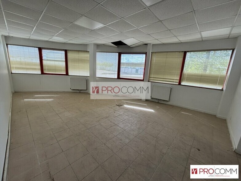 Flex in Nogent Le Phaye for sale - Interior Photo - Image 3 of 5