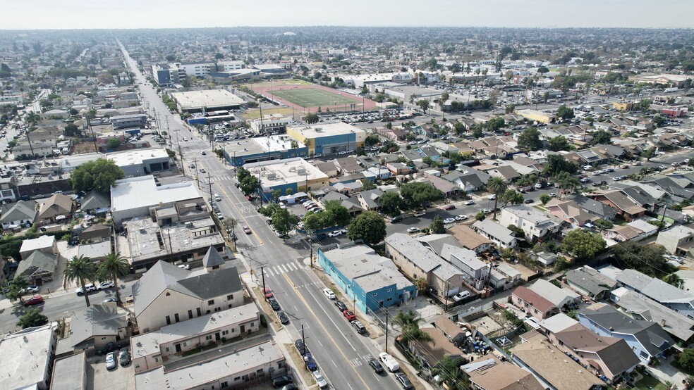 805 W 57th St, Los Angeles, CA à louer - Photo du bâtiment - Image 3 de 9