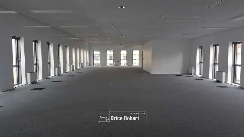 Office in Lyon for lease Interior Photo- Image 1 of 3