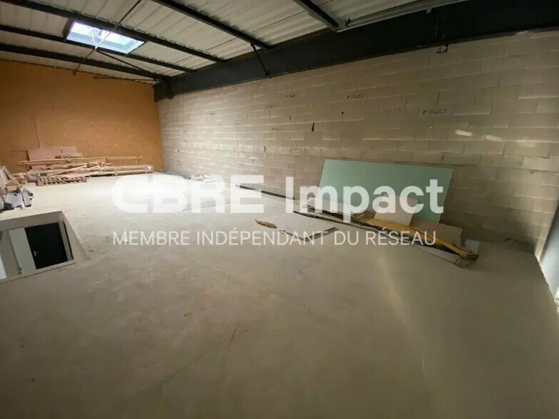 Flex in Reims for lease - Interior Photo - Image 3 of 7