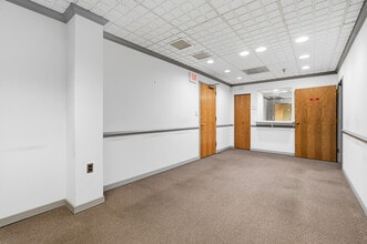 6196 Oxon Hill Rd, Oxon Hill, MD à louer Photo intérieure- Image 1 de 13