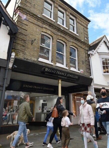 32 High St, Winchester à vendre - Photo du bâtiment - Image 2 de 7