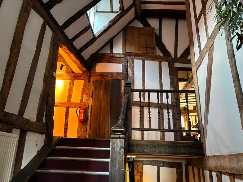 19 Holywell Hl, St Albans à louer - Photo du bâtiment - Image 3 de 8