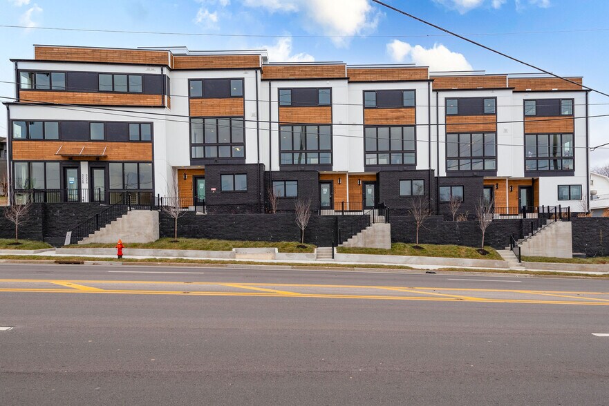 3216 Charlotte Rd, Nashville, TN à louer - Photo du bâtiment - Image 2 de 36