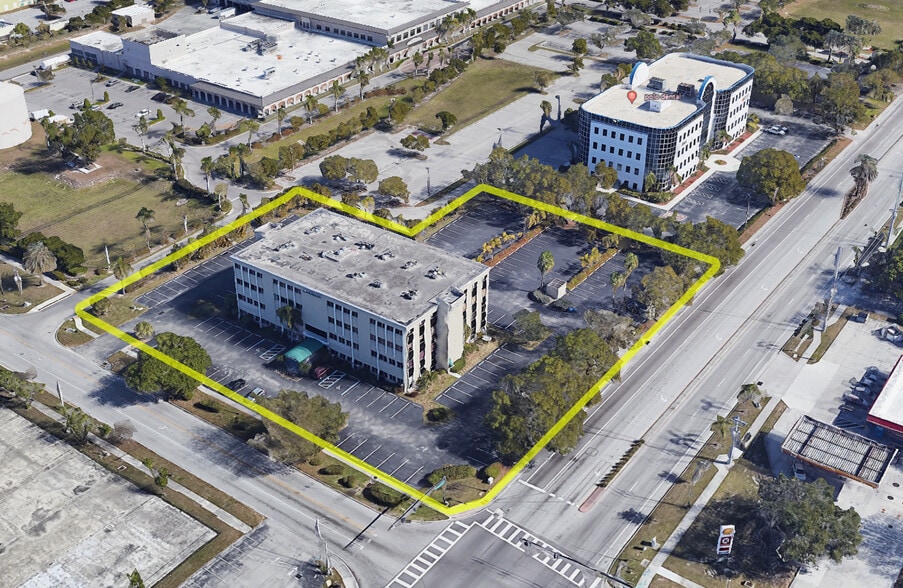 3949 Evans Ave, Fort Myers, FL for sale - Building Photo - Image 2 of 32