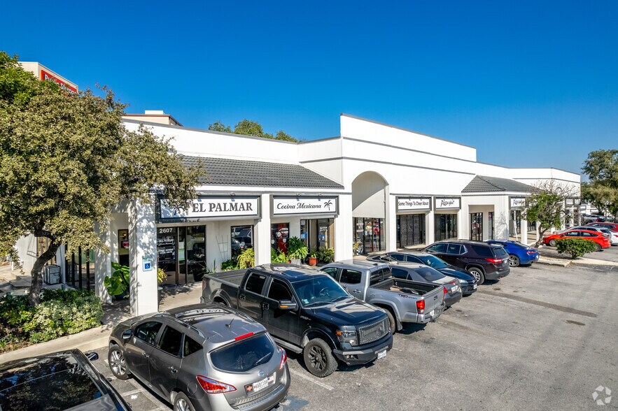 2525-2607 Jackson-keller Rd, San Antonio, TX à louer - Photo du bâtiment - Image 1 de 36