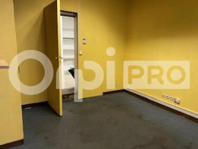 Retail in Villefranche-sur-Saône for lease - Interior Photo - Image 3 of 4