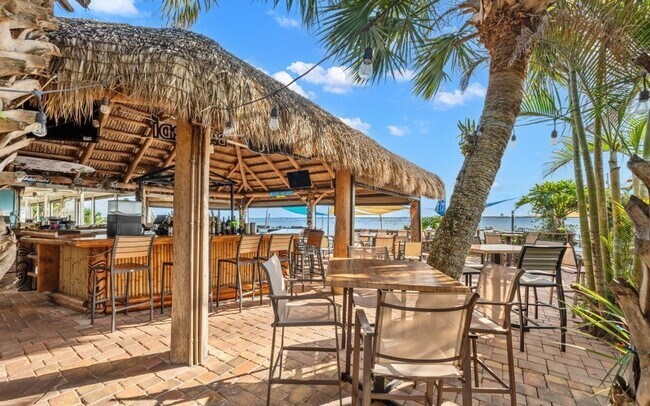 Plus de détails pour 4845 Dixie Hwy NE, Palm Bay, FL - Commerce de détail à vendre