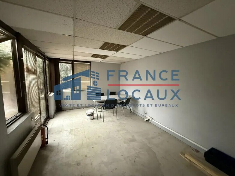 Rue Jacques Robert, Le Thillay for lease - Interior Photo - Image 2 of 4