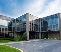 2120 Av Victoria, Longueuil, QC for lease Building Photo- Image 2 of 3