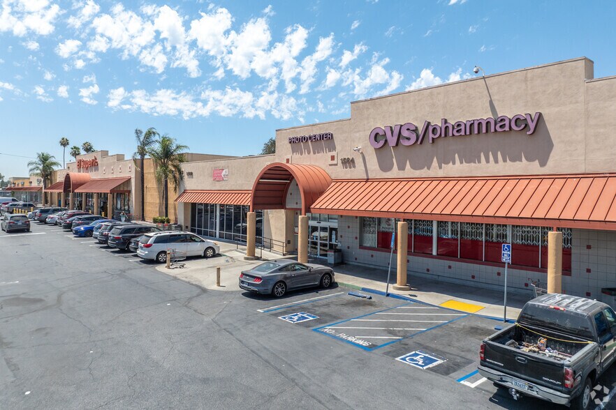 1558-1584 W Baseline St, San Bernardino, CA à louer - Photo du bâtiment - Image 1 de 5