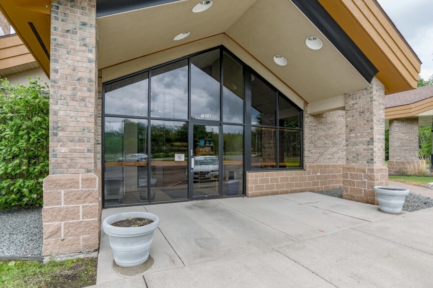 7505 Stone Ridge Dr, Weston, WI à vendre - Photo du bâtiment - Image 2 de 48