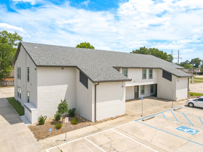 5917 Jones Creek Rd, Baton Rouge, LA à vendre - Photo du bâtiment - Image 1 de 11