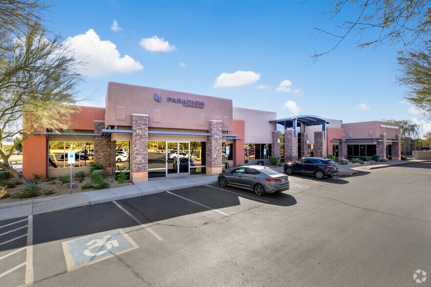 8761 E Bell Rd, Scottsdale, AZ à louer - Photo du bâtiment - Image 2 de 4