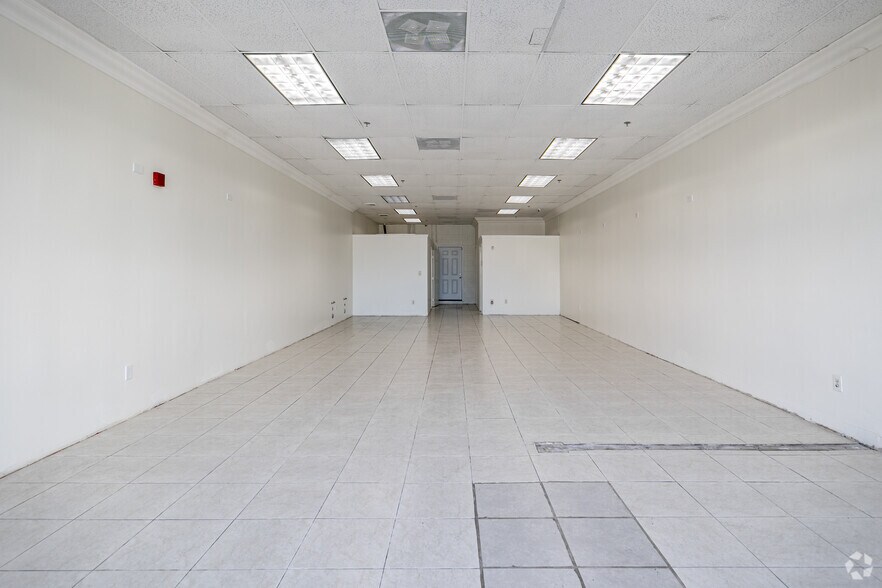 10120-10130 Garden Grove Blvd, Garden Grove, CA à louer - Photo du bâtiment - Image 3 de 24