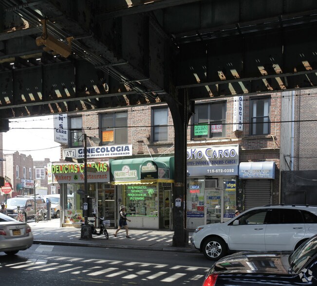 95-41-95-45 Roosevelt Ave, Jackson Heights, NY à louer - Photo du bâtiment - Image 2 de 2