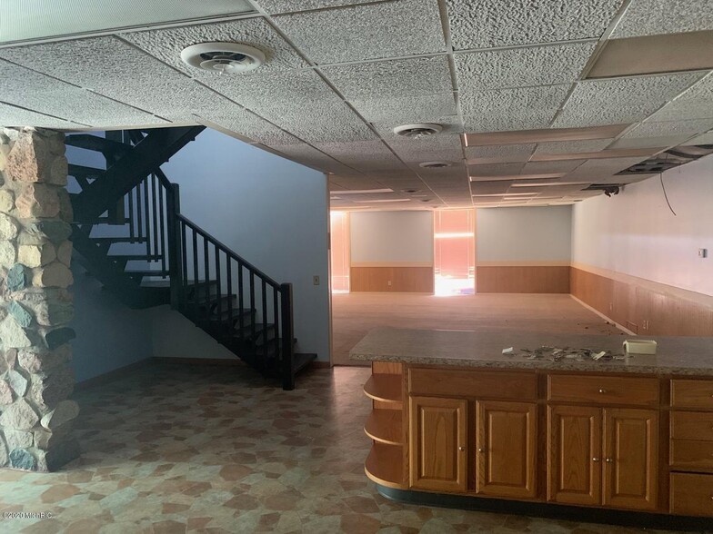 60397 County Road 681, Hartford, MI for sale - Interior Photo - Image 3 of 16