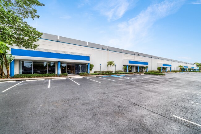 Plus de détails pour 8780-8800 NW 18th Ter, Miami, FL - Industriel à louer