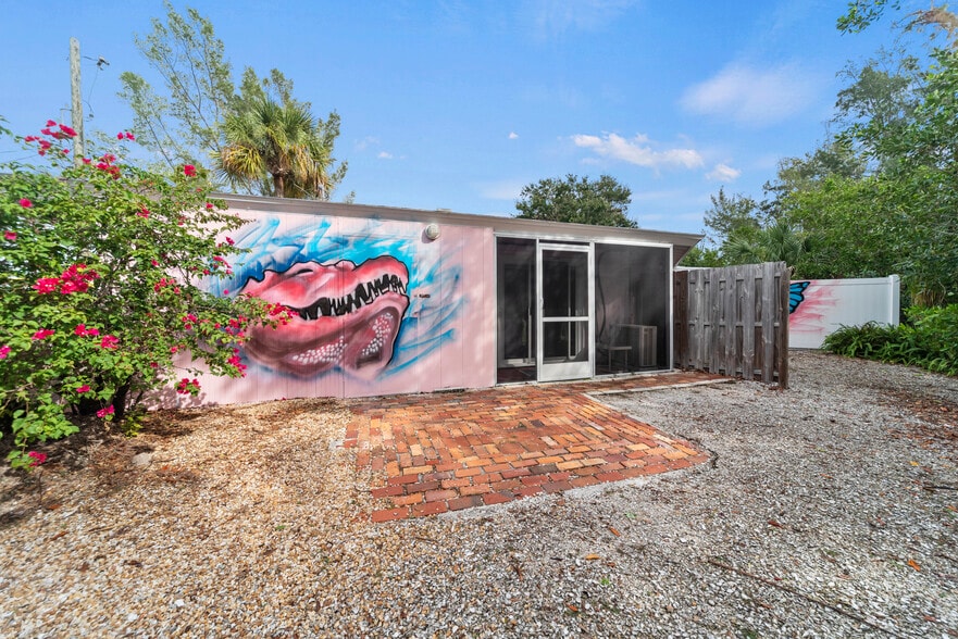 6550 Sabal Dr, Sarasota, FL for sale - Primary Photo - Image 1 of 61