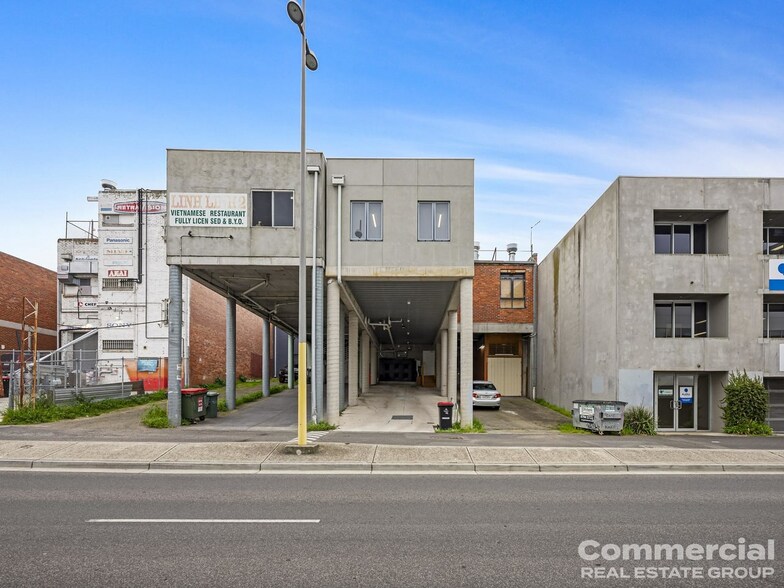 34 Main St, GREENSBOROUGH à vendre - Photo du bâtiment - Image 2 de 10