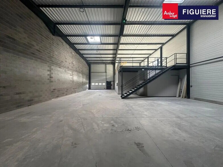 281 Avenue Des Chasseens, Gardanne à louer - Photo intérieure - Image 3 de 12