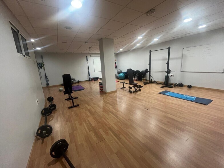 Commerce de détail dans Cáceres, Cáceres à vendre - Photo du bâtiment - Image 1 de 29