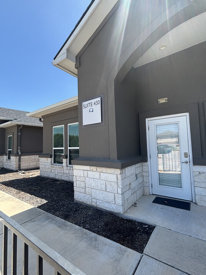 660 S Bagdad Rd, Leander, TX 78641 - Unit 430 - - Interior Photo - Image 2 of 12