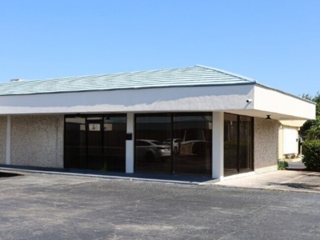 Plus de détails pour 1249-1263 10th St, Lake Park, FL - Commerce de détail à louer