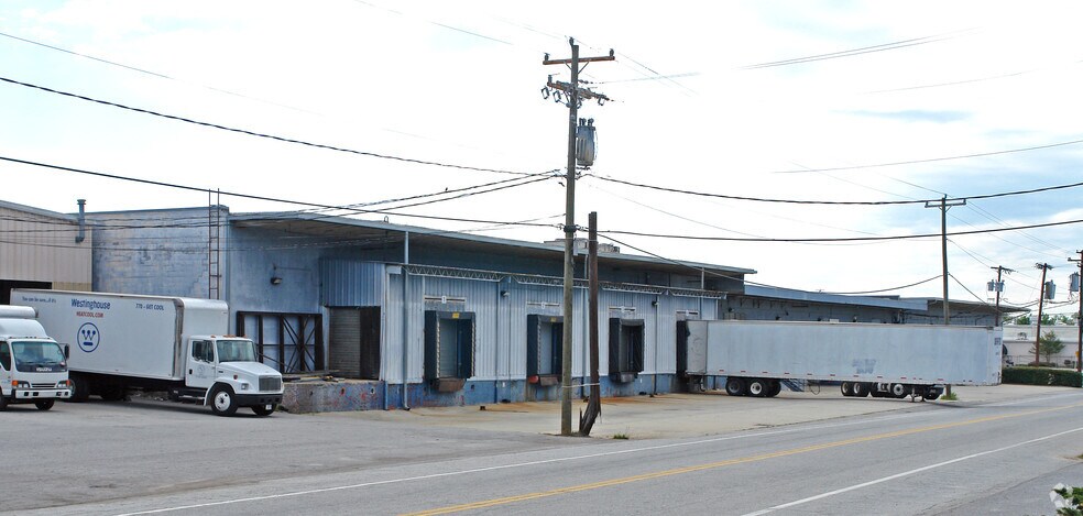 214-224 Industrial Dr, Greenville, SC à louer - Photo du bâtiment - Image 2 de 2