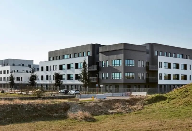 Office in Genas for lease - Building Photo - Image 2 of 8