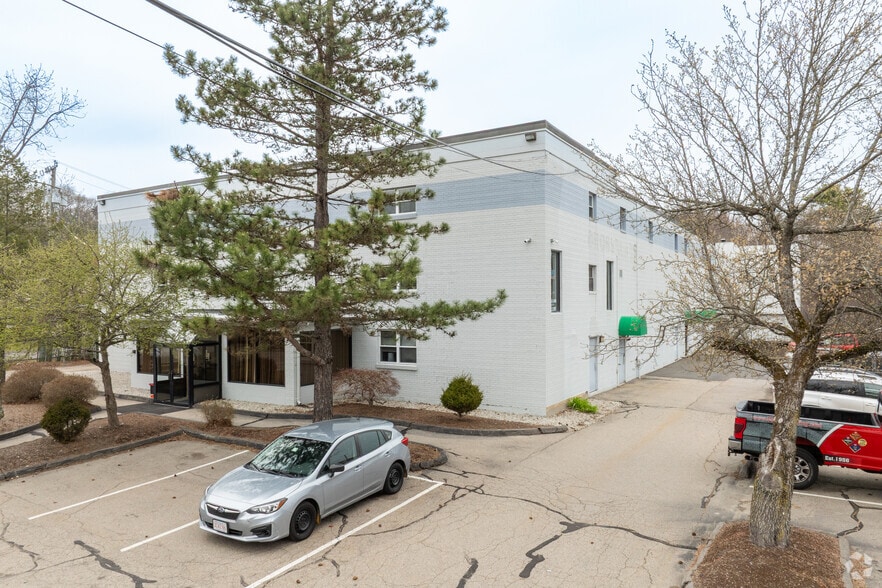 25 Commercial Dr, Wrentham, MA for lease - Primary Photo - Image 1 of 7